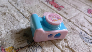 Camera Shape Pencil Sharpener – Stylish & Lightweight Manual Sharpener for Kids & Office Use (1 Pc)